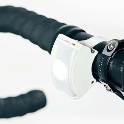 Eclairage Vélo Led Rechargeable Avant 220 Lumens Curve Bookman 4 Eclairage Vélo Led Rechargeable Avant 220 Lumens Curve Bookman – Image 4