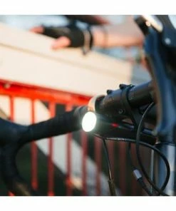 Feu Vélo Avant 700 Lumens PWR ROAD Avec Batterie Externe Knog 8 Feu Vélo Avant 700 Lumens PWR ROAD Avec Batterie Externe Knog -VTT Boutique feu velo avant 700 lumens pwr road avec batterie externe knog full 3