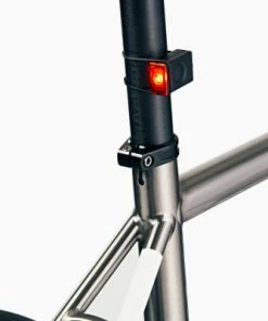 Lampe Vélo LED Arrière Block Bookman 18 Lumens 11 Lampe Vélo LED Arrière Block Bookman 18 Lumens -VTT Boutique lampe velo led arriere block bookman 18 lumens full 4