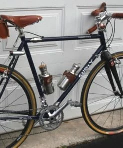 Point Porte Bidon Vintage Avec Lanière En Cuir 8 Point Porte Bidon Vintage Avec Lanière En Cuir -VTT Boutique porte bidon vintage avec laniere en cuir full 4