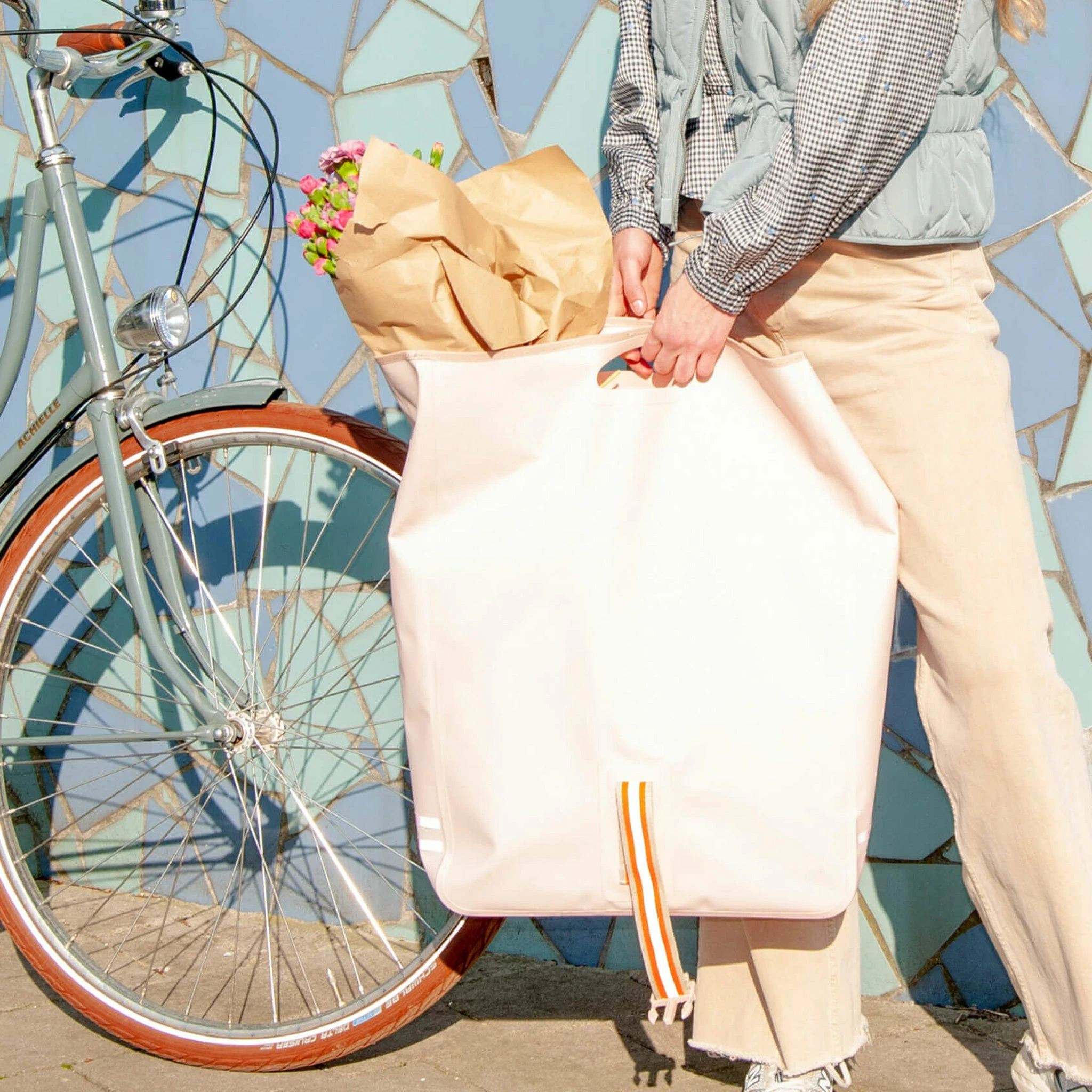 Sac De Courses Avec Son Sac Isotherme Sur Porte-bagages Houston Go Fluo 5 Sac De Courses Avec Son Sac Isotherme Sur Porte-bagages Houston Go Fluo – Image 5