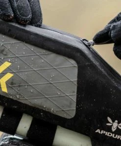 Sacoche De Cadre Bikepacking Et Gravel Backcountry Apidura 1L -VTT Boutique sacoche de cadre bikepacking et gravel backcountry apidura 1l full 6