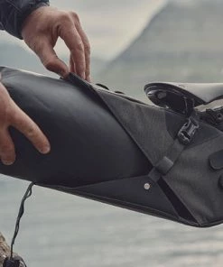 Sacoche De Selle Vélo Brooks étanche Pour Bikepacking 8L Scape 9 Sacoche De Selle Vélo Brooks étanche Pour Bikepacking 8L Scape -VTT Boutique sacoche de selle velo brooks etanche pour bikepacking 8l scape full 4