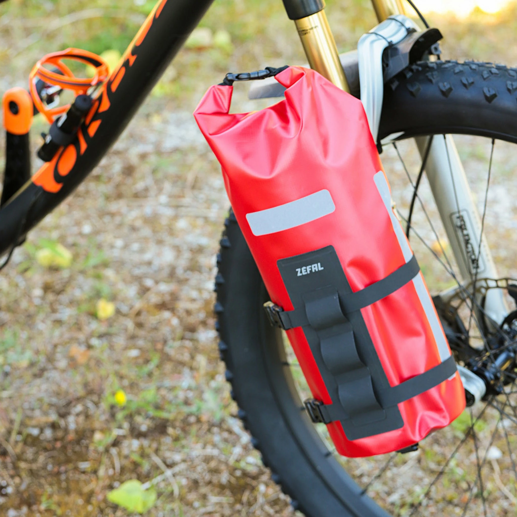 Sacoche De Fourche Bikepacking Et Cyclotourisme Zefal Z Adventure 6L 4 Sacoche De Fourche Bikepacking Et Cyclotourisme Zefal Z Adventure 6L – Image 4