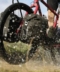 Sacoche Vélo Gravel Brooks étanche Sur Porte-bagages 13L Scape -VTT Boutique sacoche velo gravel brooks etanche sur porte bagages 13l scape full 6